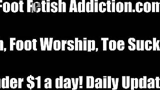 Worship every inch of these perfect size 10 feet 😍