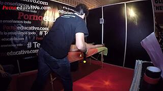 Wow, onze sexy coach geeft Ana een erotische massage tot orgasme