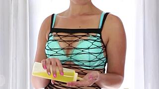 Masseuse Tugs Client to Cum Facial in HD Massage