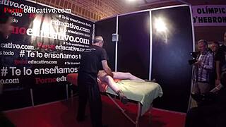 Wow, onze sexy coach geeft Ana een erotische massage tot orgasme