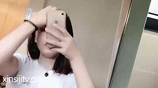 ASIATICA SE MASTURBA INTENSAMENTE