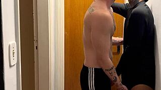 Jovens Se Pegando São Flagrados Por Câmera De Prédio