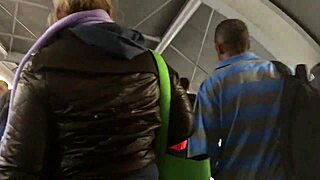 Tocando A Jaqueta De Nylon Marrom Da Gordinha Pt 1