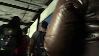 Tocando A Jaqueta De Nylon Marrom Da Gordinha Pt 1