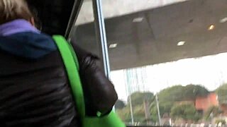 Tocando A Jaqueta De Nylon Marrom Da Gordinha Pt 1