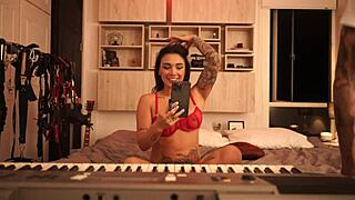 Amateur couple fucks with big tits and ass in pura candela reality show.