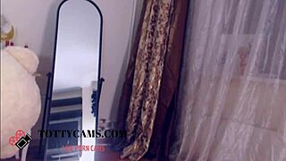 dark hair stunner on cam