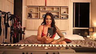 Amateur couple fucks with big tits and ass in pura candela reality show.