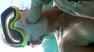 Hardcore underwater blowjob with Minnie Manga, so wild! 💦