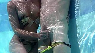 Hardcore underwater blowjob with Minnie Manga, so wild! 💦