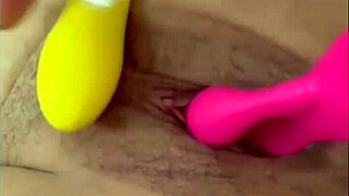 Horny Tiktoker La Paisa Squirting After Fucking Herself With Dildo