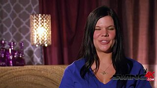 デカチンポが狭いまんこにバックでズッポリ