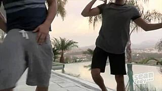 Брэндон и Титус занимаются бэребеком в жаркой гей-сцене