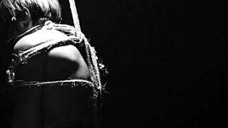 Sally underkaster sig bundet ansigtsknuld og spyt