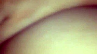 První video: probudí mě a vystříká do holé píče