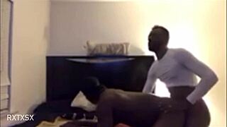 muskelrøv nedkæmpet med bareback blowjob