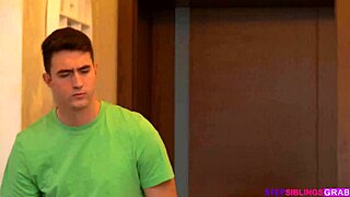 i’m obsessed with Ohana Petite flashing her wet tight pussy for me!