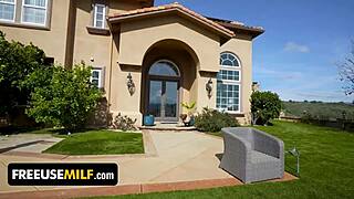 Lonely Redhead Milf Linzee Ryder On Sofa