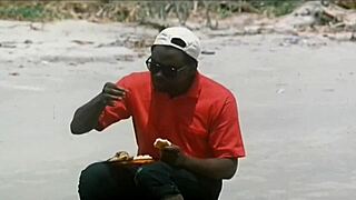 i saw indian actress kitu gidwani topless in the french movie black