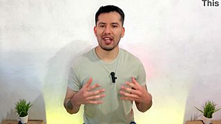 Aku bos barista paksa pekerja baru hisap batang besar di gudang dan tandas pejabat