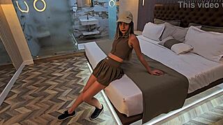 Pillé a Mi Mejor Amiga Haciendo Sentadillas y Luego Follamos Porque Ella Quería Ayudarme con Mi Erección