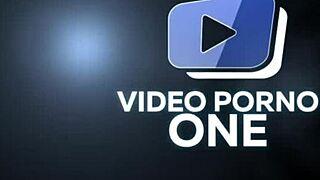 Blond cougar s obrovskýma koza stále touží po tvrdým akci