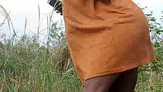 Сумасшедшая сучка танцует жопой за семейную гордость