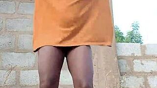 Сумасшедшая сучка танцует жопой за семейную гордость