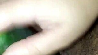 Claudia y su pepino masturbating as a prostitute