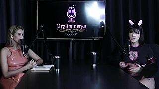 ¡Ninfomaníaca Se Masturba Dos Veces Gozando con Facilidad Además de Ser Submissa Gostar de Spanking y Tener Fetiches con Facas - Yummi Paradise Sheer Red!