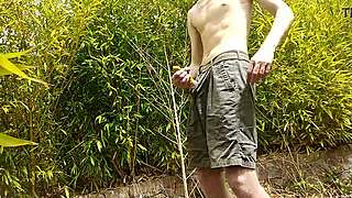 Big dick cums outdoors in hentai anime?