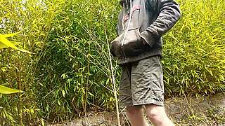 Big dick cums outdoors in hentai anime?