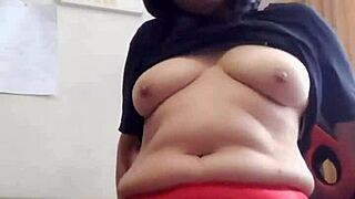 mature milf ridin’ her hairy toy, oops forgot to shave!