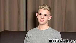 Twink blond alex silvers chats and masturbates 😏