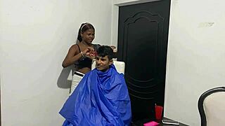 Voy a cortarme el cabello y termino follando bien duro con el estilista