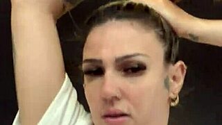 sapatona fica com tesão na academia vendo camisas transparentes com bicos duros, quer ver mais?