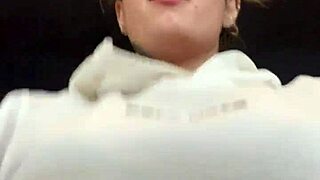 sapatona fica com tesão na academia vendo camisas transparentes com bicos duros, quer ver mais?