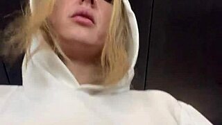 sapatona fica com tesão na academia vendo camisas transparentes com bicos duros, quer ver mais?