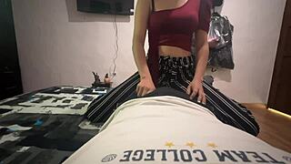 Jovencita sucks me off to pay her rent, wow! 😍