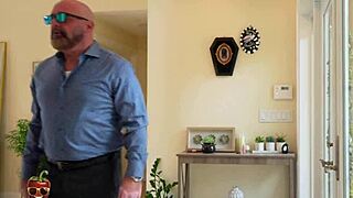 Hey Skylar Vox, How’s That Older Boyfriend at Thanksgiving?