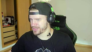 Spider-verse cosplay leads to uncensored creampie in hentai