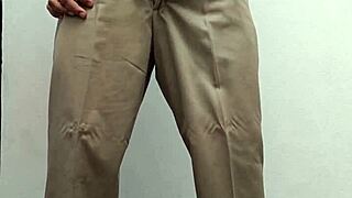 maestro caliente se saca la leche