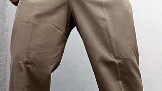 maestro caliente se saca la leche