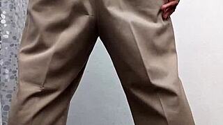 maestro caliente se saca la leche