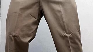 maestro caliente se saca la leche