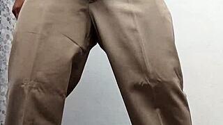 maestro caliente se saca la leche