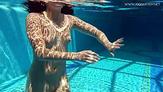 My heart melted as Jessica seduced the producer with her sexy gaze