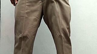 maestro caliente se saca la leche