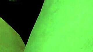 Si v nočnom môre s obrovskými ženami v karikatúre