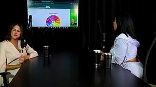 I show my blowjob skills nude, revealing my ass after talking about politicians' party.